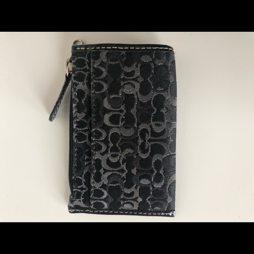 Very pretty Coach card holder - Picture 2 of 3